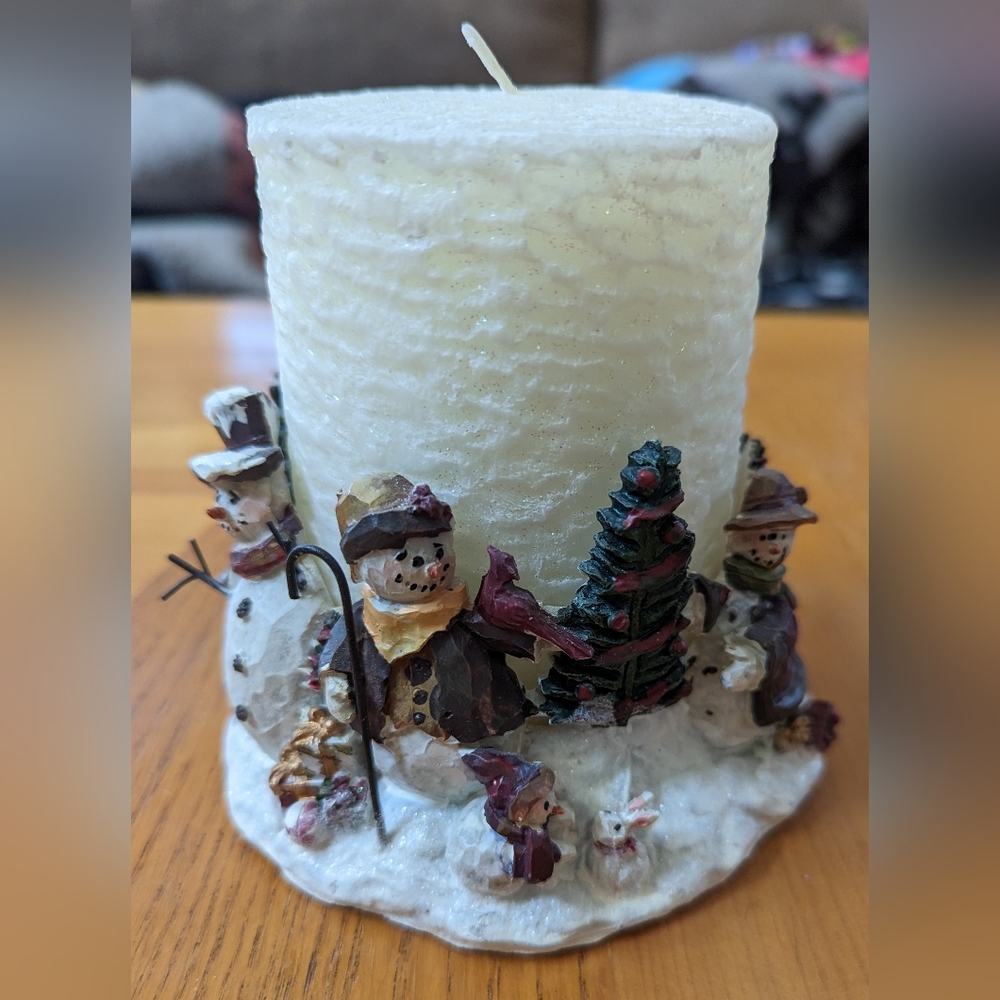 NWT snowman holiday candle - 5 inches tall